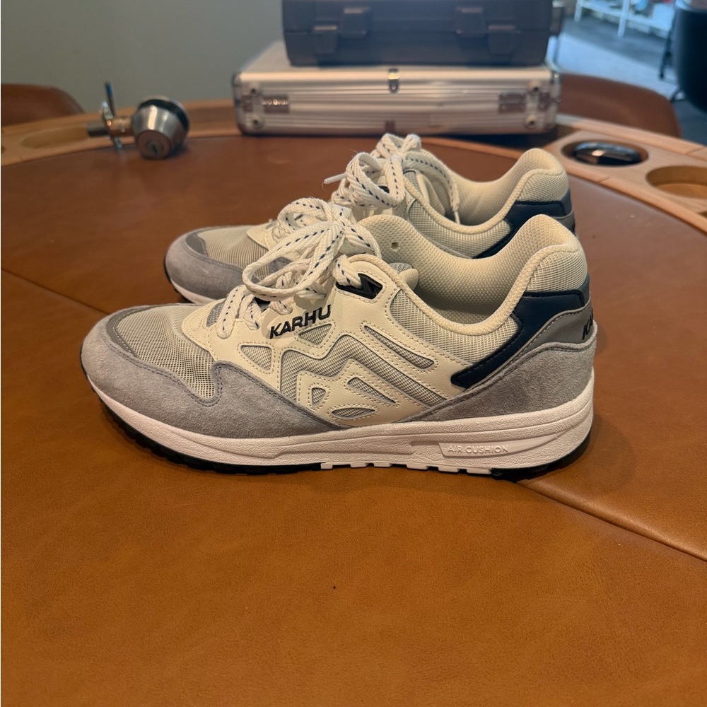 Karhu Men's Athletic Shoes - White and Gray